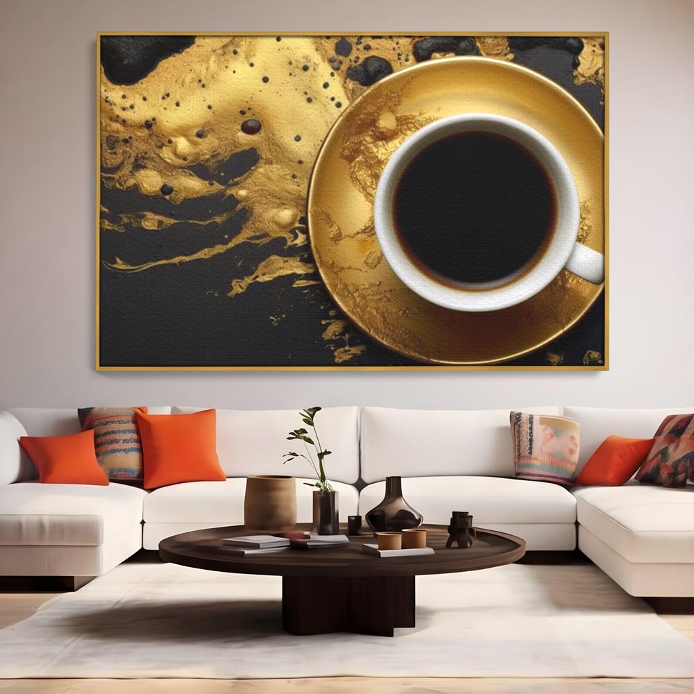 Tablou canvas cu tablou canvas cu ceasca de cafea, in rama de aluminiu auriu, pe perete intr-un living
